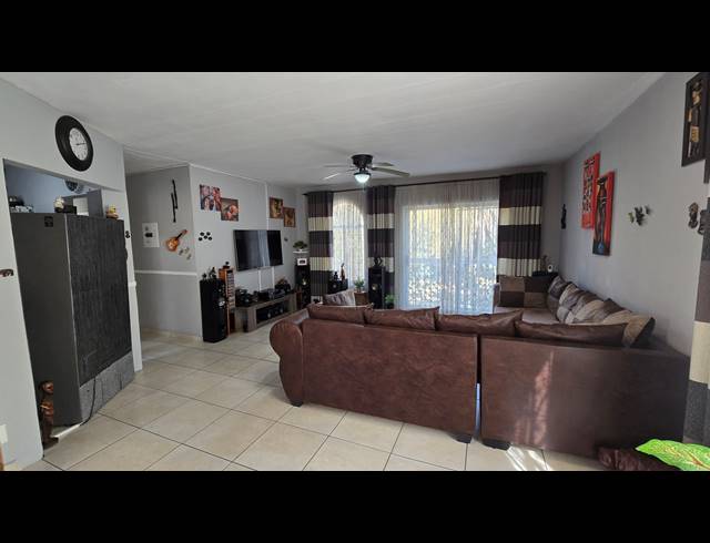 2 BEDROOM SECTIONAL TITLE FOR SALE IN SOUTH CREST